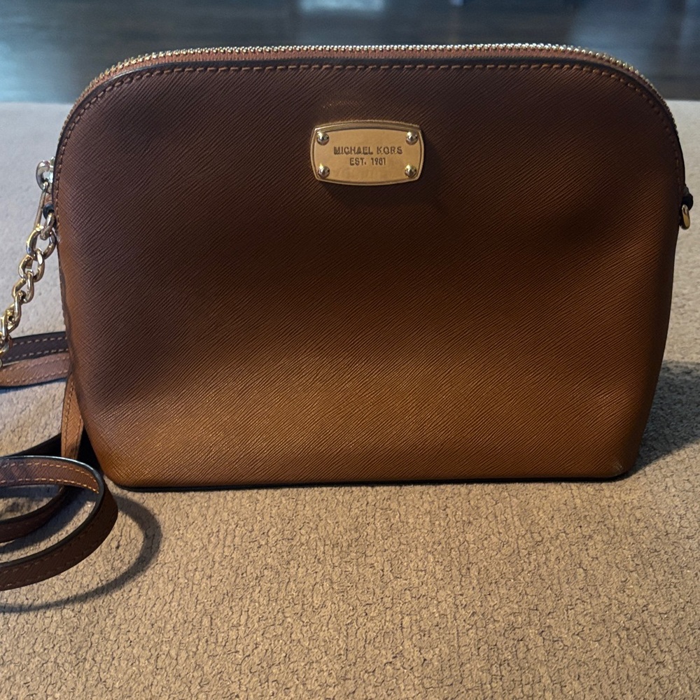Michael Kors Tan Crossbody Bag. SMOKE FREE HOME!! ALMOST NEW!!